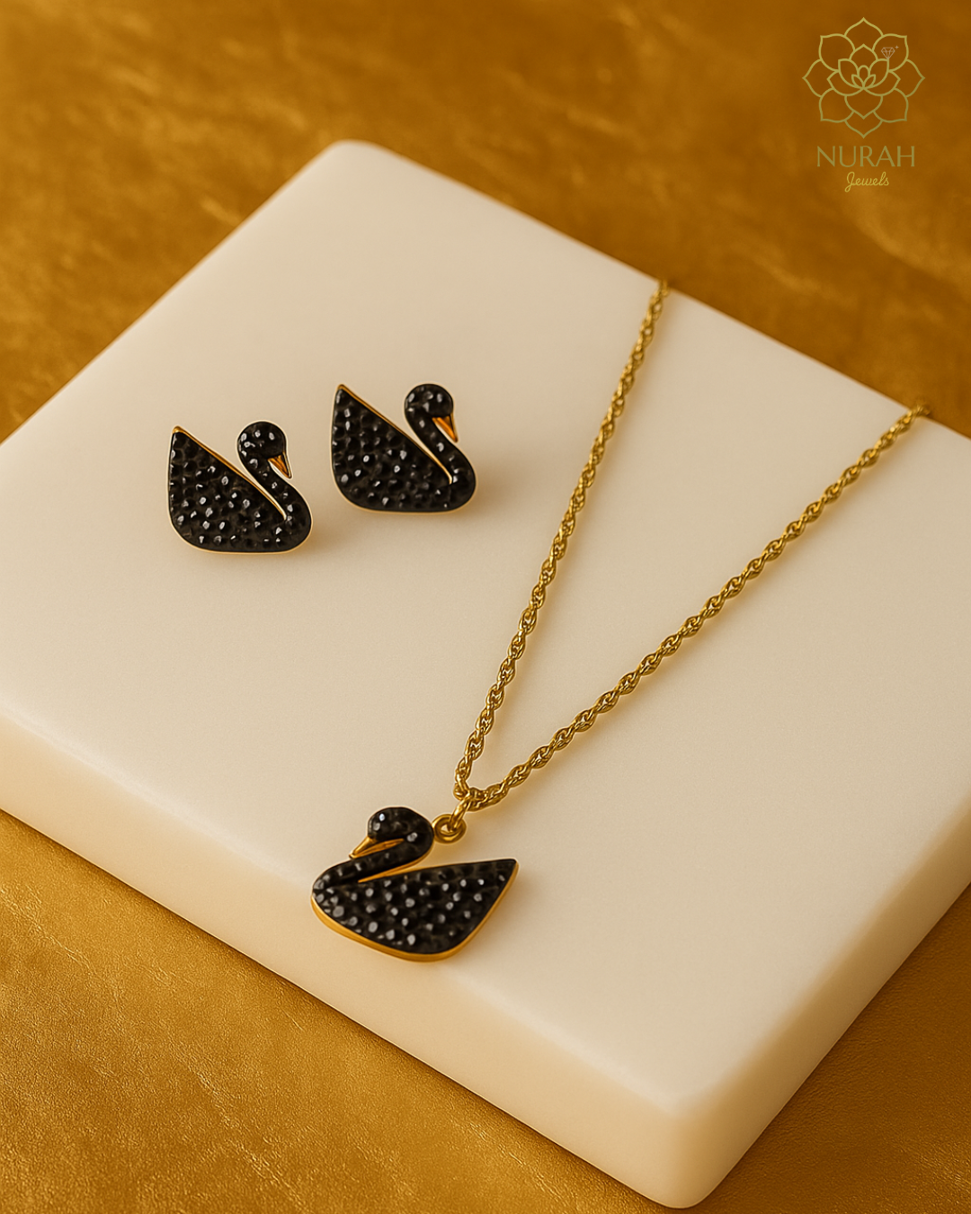 Black Swan Pendant Set