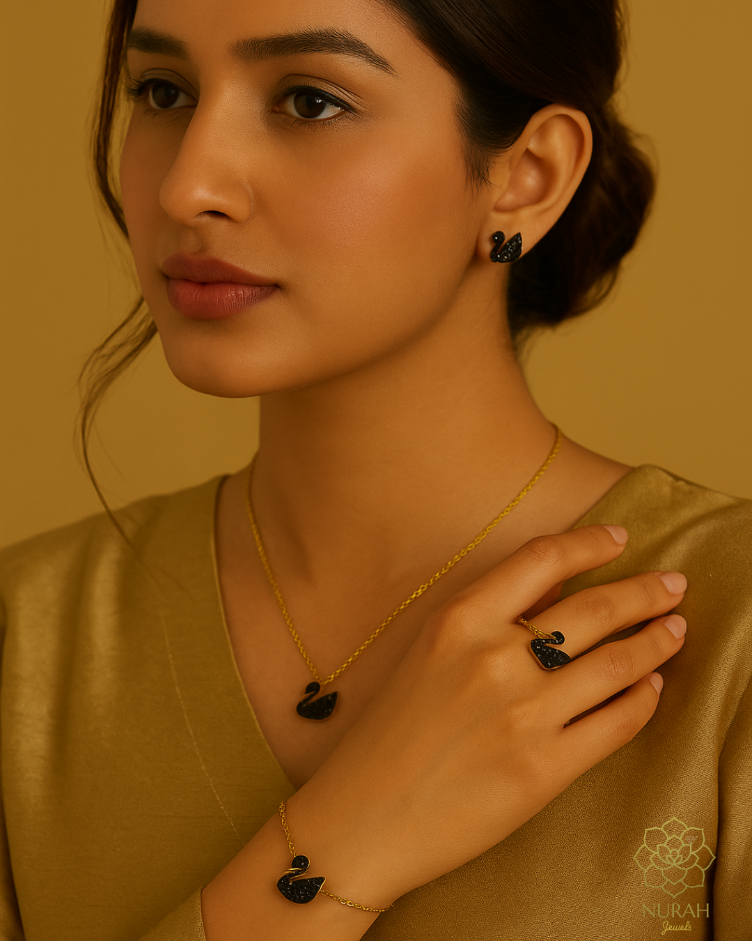 Black Swan Pendant Set